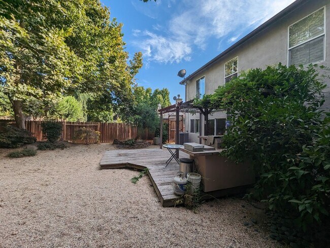 Building Photo - Available around mid November- Beautiful 3...