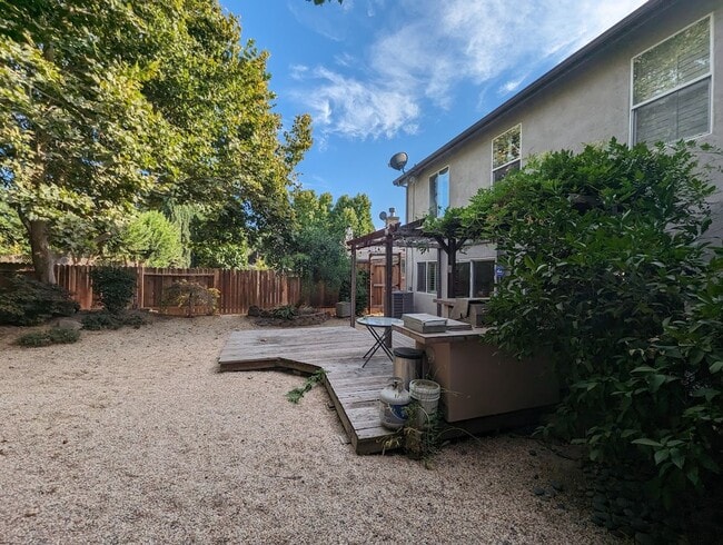 Building Photo - Beautiful 3bed 2.5bath 2 story home located in Rivergate Gated Community