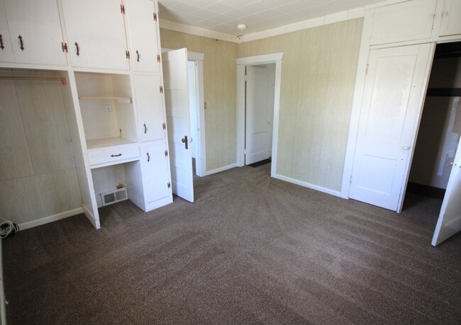 Building Photo - 3 Bed/1 Bath House, super close to BYU cam...