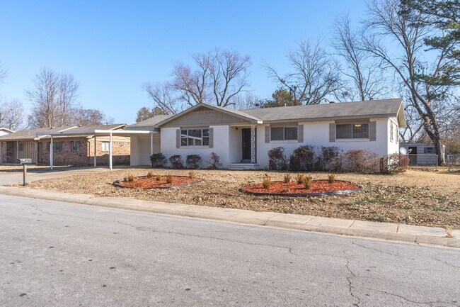 Building Photo - * Move-In Special * Beautiful 4 Bed / 3 Ba...