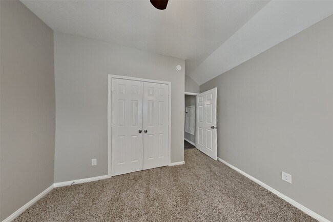 Building Photo - 3511 Glenhill Dr