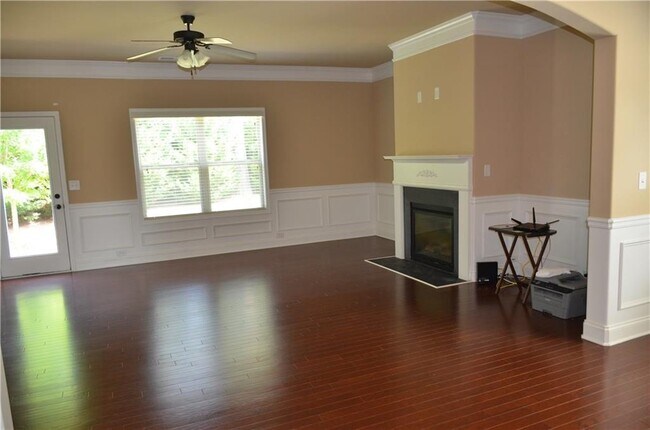 Building Photo - 3195 Carrick Rd