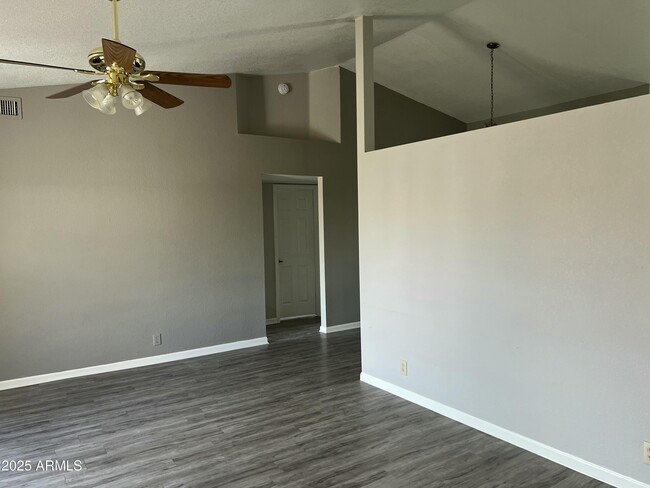 Building Photo - 543 W Pampa Ave