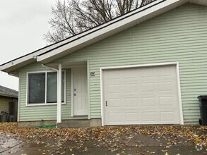 Building Photo - Remodeled Unit Of A Duplex with Central AC...