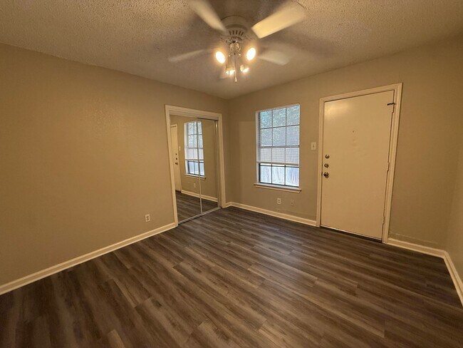 Building Photo - 9313 Kempler Dr