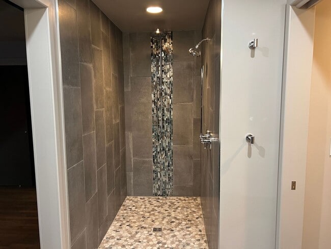 Building Photo - Newly Remodeled Property in Southeast Springfield