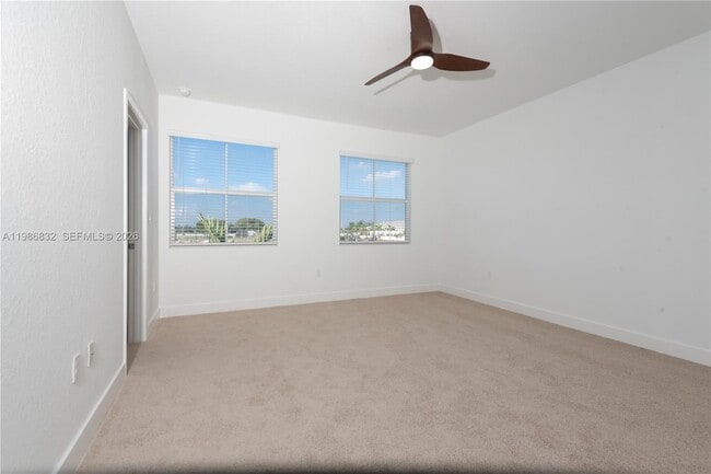 Building Photo - 230 SW 170th Ave