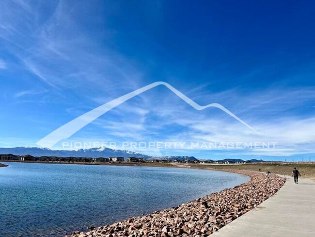 Building Photo - Lakeside Luxury in Wolf Ranch – Beautiful 3bd Home with Serene Backyard Views, Primary Main-Level...
