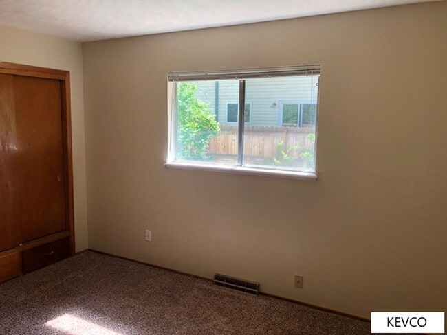 Building Photo - 2424-2426 Clearview Ave