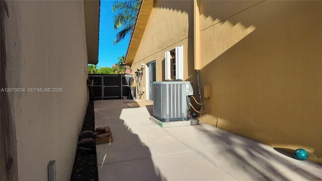Building Photo - 11570 SW 144th Path