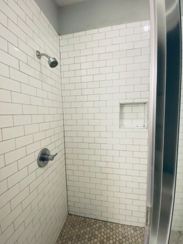 Building Photo - 947 Arlington Ave N