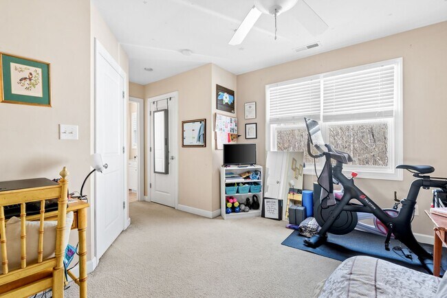 Building Photo - Beautiful 2 bedroom 2.5 bath Townhome in Carrboro