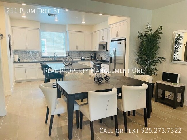 Building Photo - 211 Plum Tree St