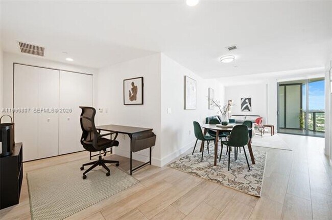 Building Photo - 121 NE 34th St