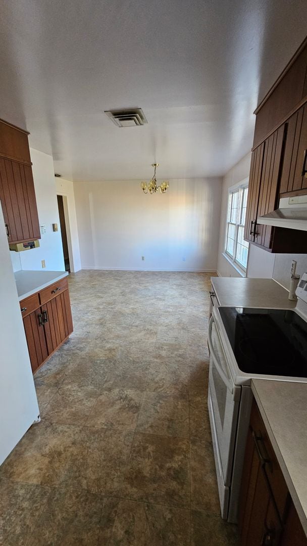 Building Photo - Spacious Single Family Home