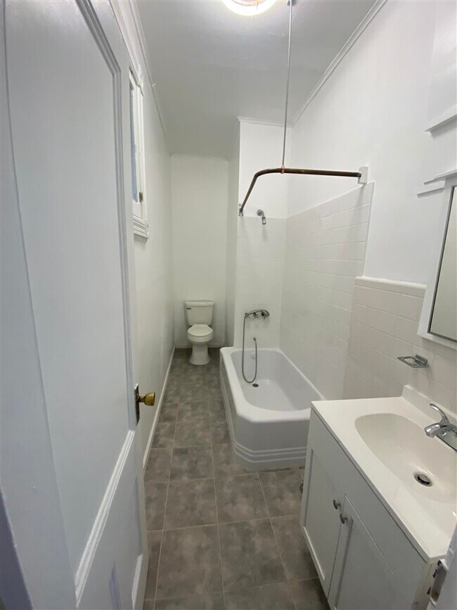 Building Photo - 404 67th St