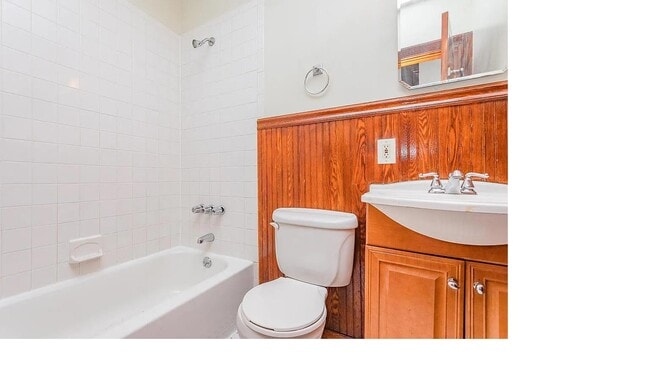 Building Photo - 1079 Broadway