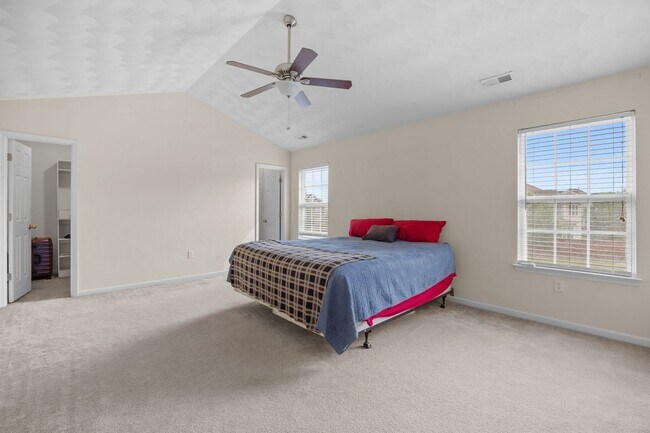 Building Photo - Spacious 5BR Home with Large Backyard in Quiet Chesapeake Neighborhood!