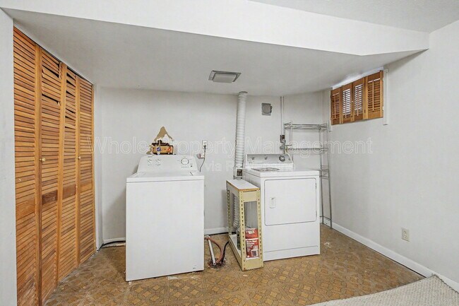 Building Photo - 8911 Field St