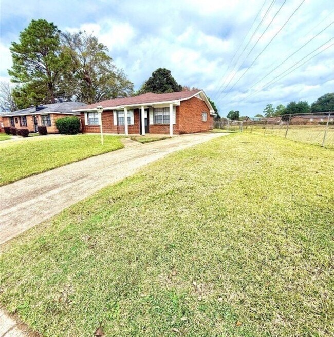 Building Photo - Cozy 3 Bed, 2 Bath Single Family Home in Montgomery, AL - $1,300/mo