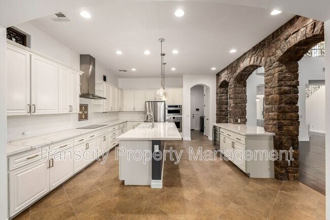 Building Photo - 1636 E Sattoo Way