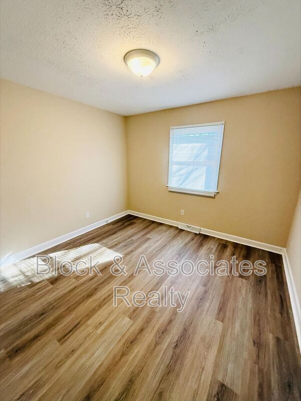 Building Photo - 601 E Brown St