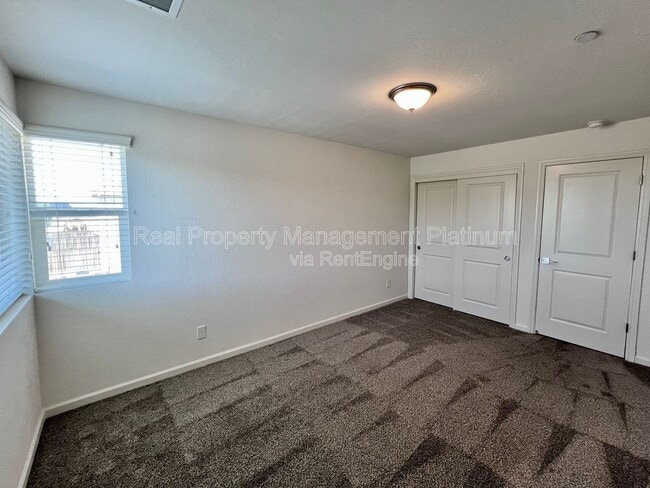 Building Photo - 2038 N Perry Ln