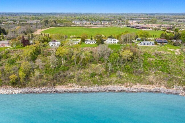 Building Photo - 12650 N Lake Shore Dr