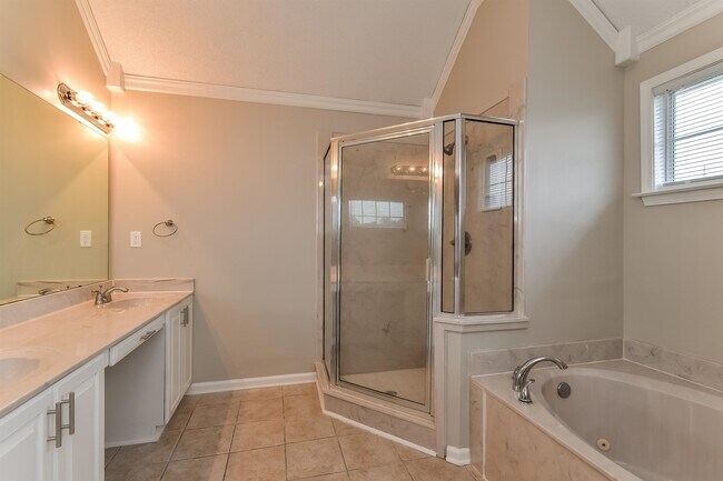 Building Photo - 4960 Grand Pines Dr