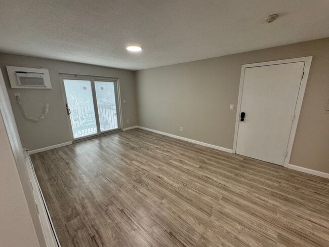 Building Photo - 158-162 Water Street-Unit 6