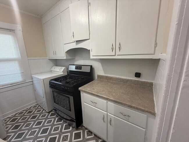 Building Photo - 32 Manchester St