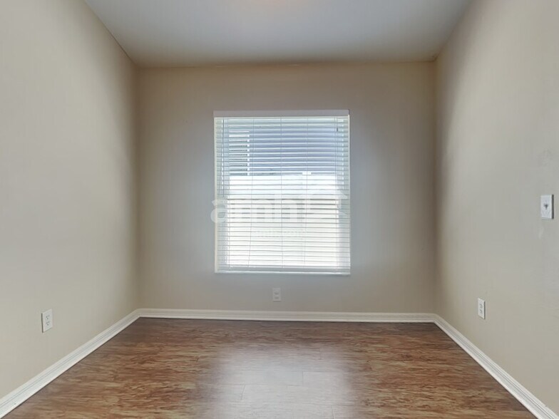 Building Photo - 4214 Hartford Lake Dr
