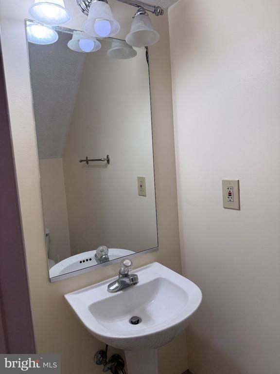 Building Photo - 9324 Daly Ct