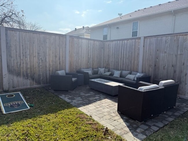 Building Photo - Rare Baylor Bubble Rental | Walk to Campus | 4 Bed / 3 Bath