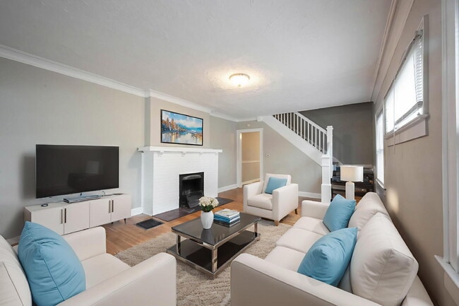 Building Photo - "Charming 3 Bedroom with Hardwood Floors i...