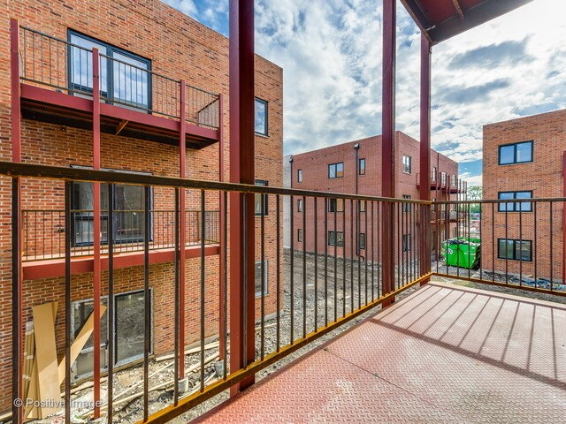 Building Photo - 6535 W Shakespeare Ave