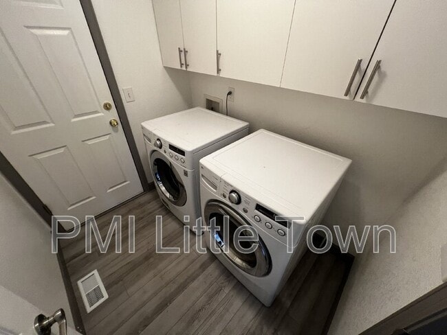 Building Photo - 10647 W Bellwood Pl