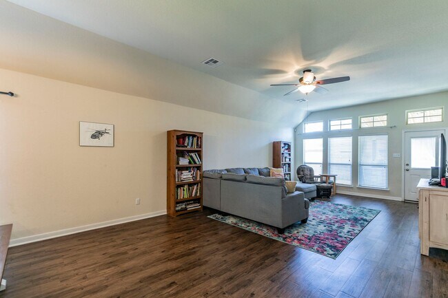 Building Photo - 4 BEDROOM, 3 BATH, BELTON ISD