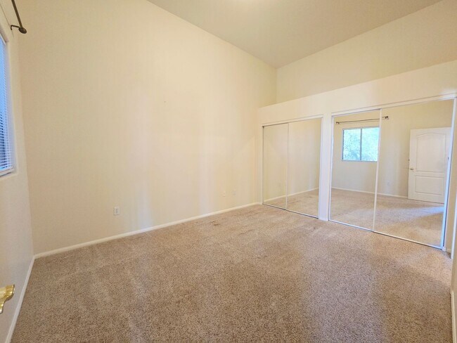 Building Photo - CHARMING 2BD/2BA CONDO IN HENDERSON! W/ COMMUNITY POOL