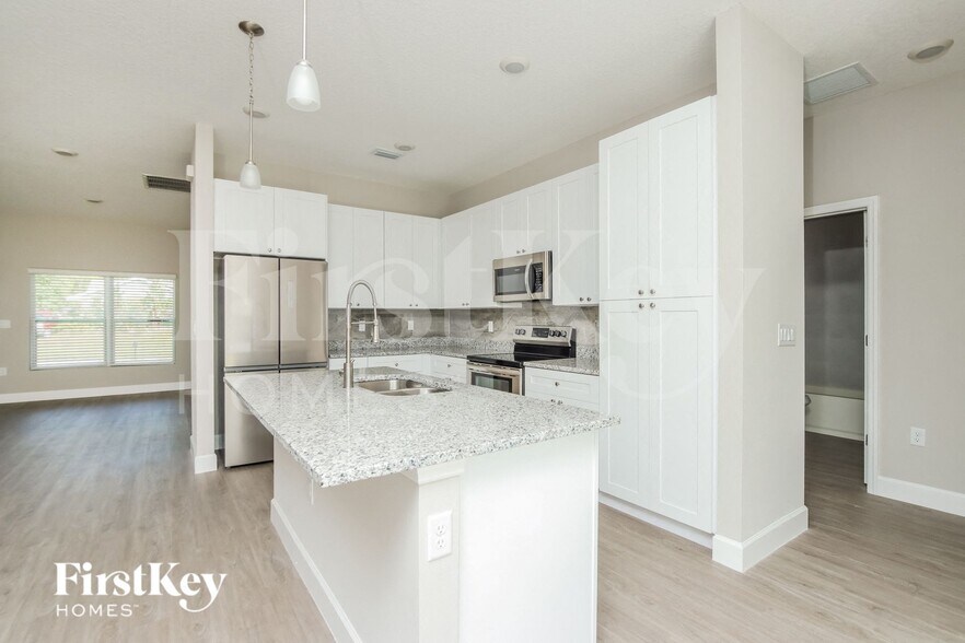 Building Photo - 664 Weaver Rd SW