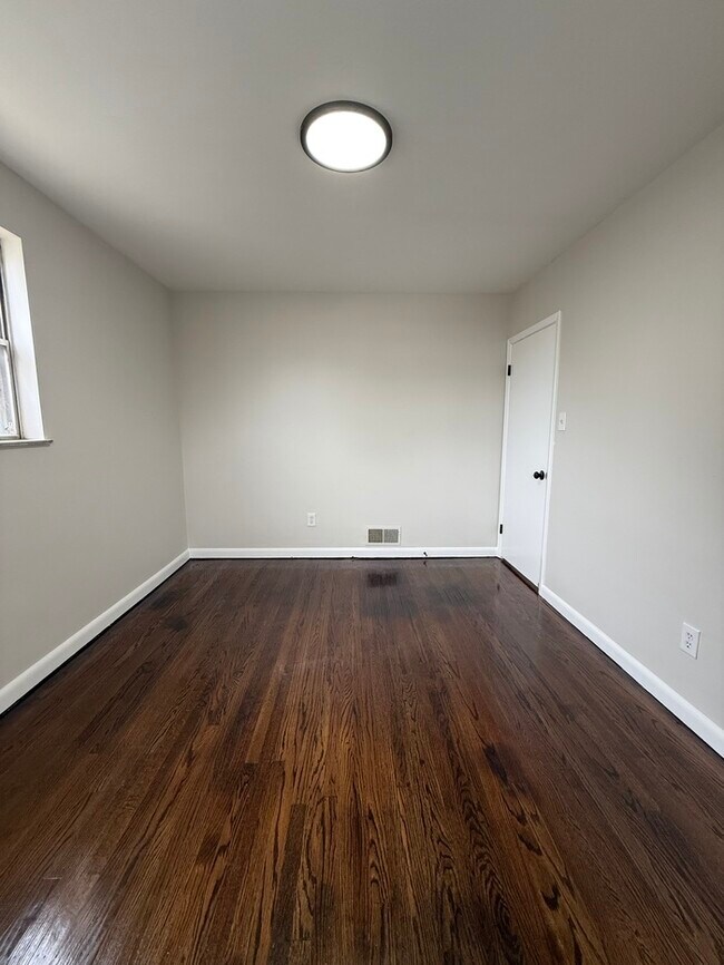 Building Photo - 36 Collins Ln