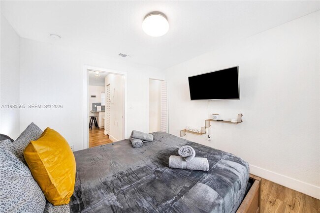 Building Photo - 237 38th St