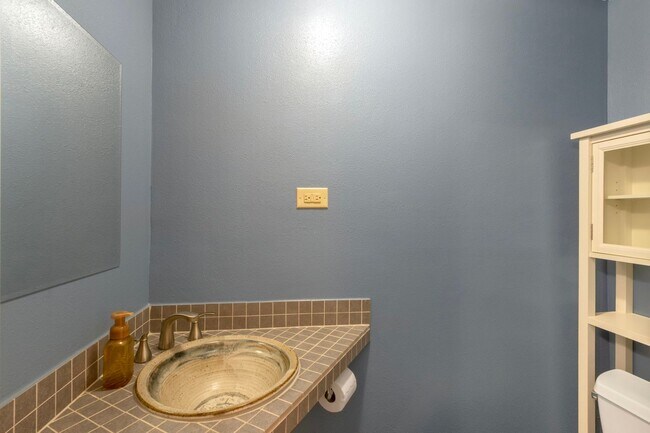 Building Photo - 3117 Moonbeam Cir S