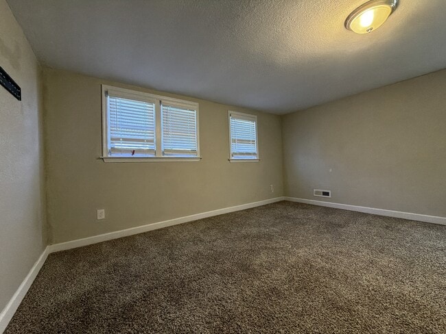 Building Photo - 25 W Sunset Rd