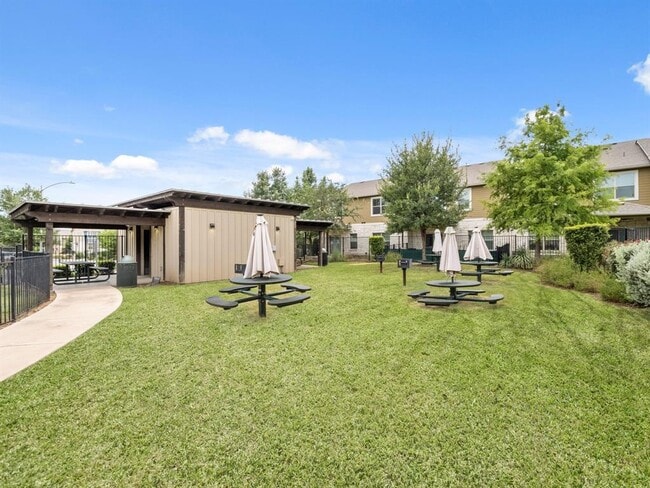 Building Photo - 516 E Slaughter Ln