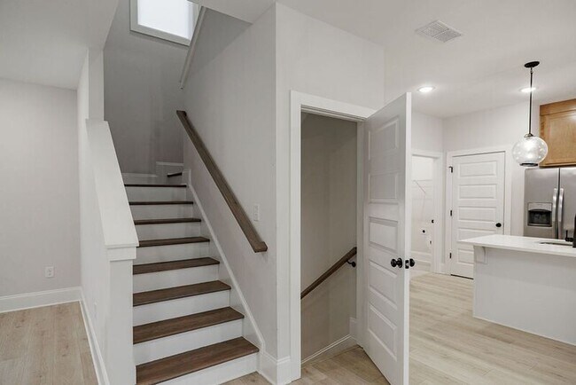 Building Photo - 125 Harper St