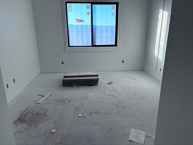 Building Photo - Huge Single Story with Pool and RV Garage