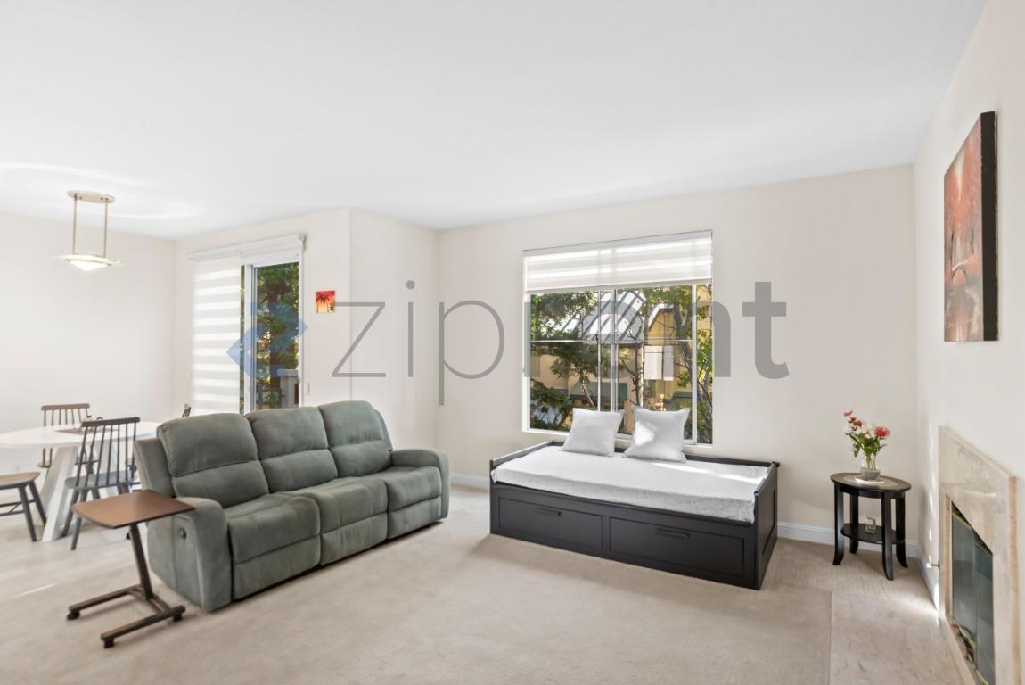 Building Photo - Unit 219