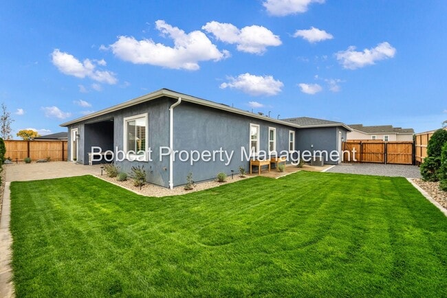 Building Photo - 698 Sage Grouse Lp