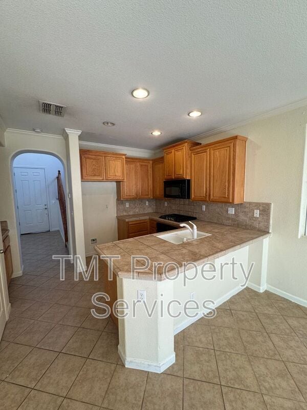 Building Photo - 3066 Staysail St